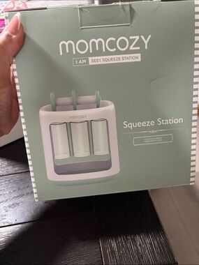 Momcozy Green Squeeze Station Popsicle Maker